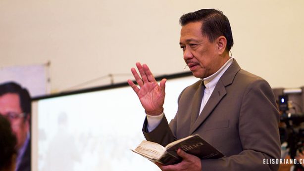 International Televangelist Bro. Eli Soriano holds the Bible as he answer questions of guests in a live Bible Exposition. (Dave Tirao, Photoville International)
