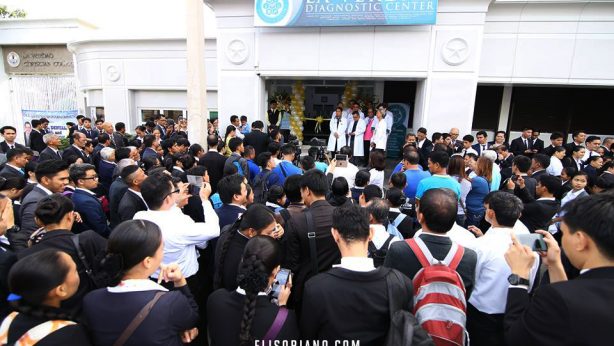 Volunteer doctors, nurses, and staff, as well as various Church members, attend the inauguration of the La Verdad Diagnostic Center located in Apalit, Pampanga. The event was part of the celebration of Ang Dating Daan’s 37th anniversary held on December 15. Courtesy: Photoville International | Rodel Lumiares